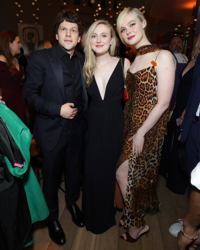 Jesse Eisenberg, Dakota Fanning & Elle Fanning