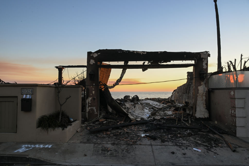 Celebrity Homes After the California Fires: Photos of the Stars' Burned Houses Paris Hilton's beach home